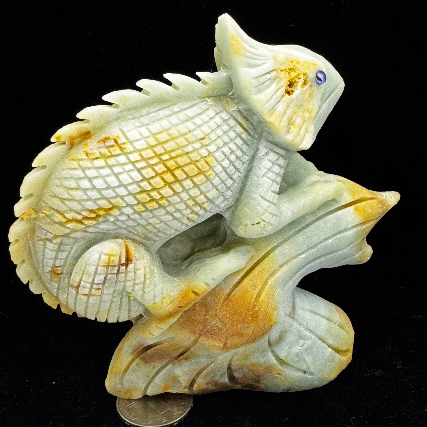 Lizard statue supporting throat chakra and communication skills
