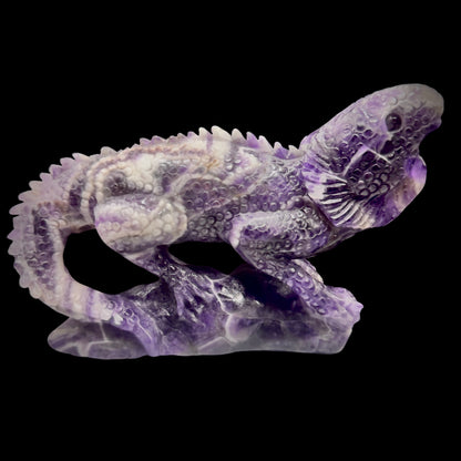 Front view of the handmade lizard sculpture on a natural dreamy amethyst cluster.