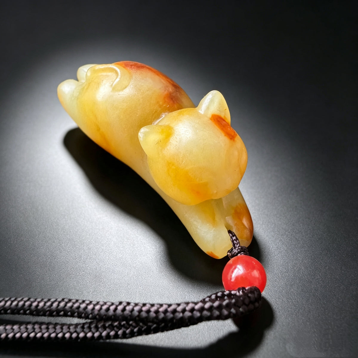 Natural Jade Carved Resting Cat Pendant Necklace Gemstone Animal Jewelry
