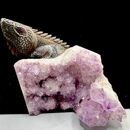  The sculpture displayed against a clean background, highlighting its role as a spirit animal totem.