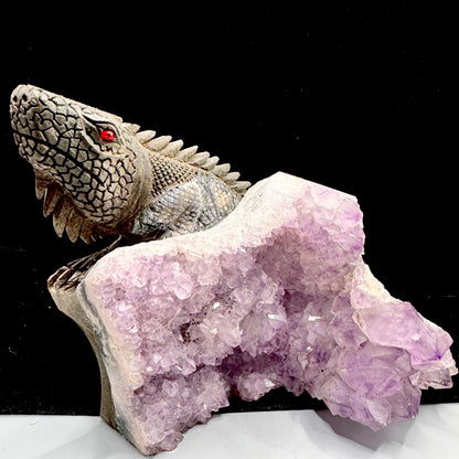  The Lizard Eagle amethyst cluster placed on a meditation cushion, promoting a peaceful atmosphere.