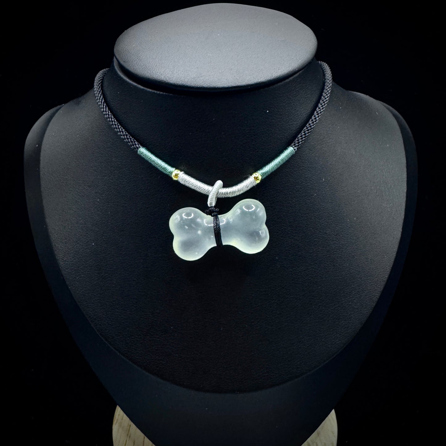 Energy purification jade necklace display, used for daily energy protection and cleansing.